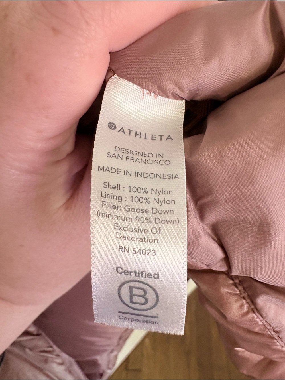 Athleta Goose Down Puffer Vest Womens Medium Pink Metallic Quilted Athleisure - Picture 8 of 10